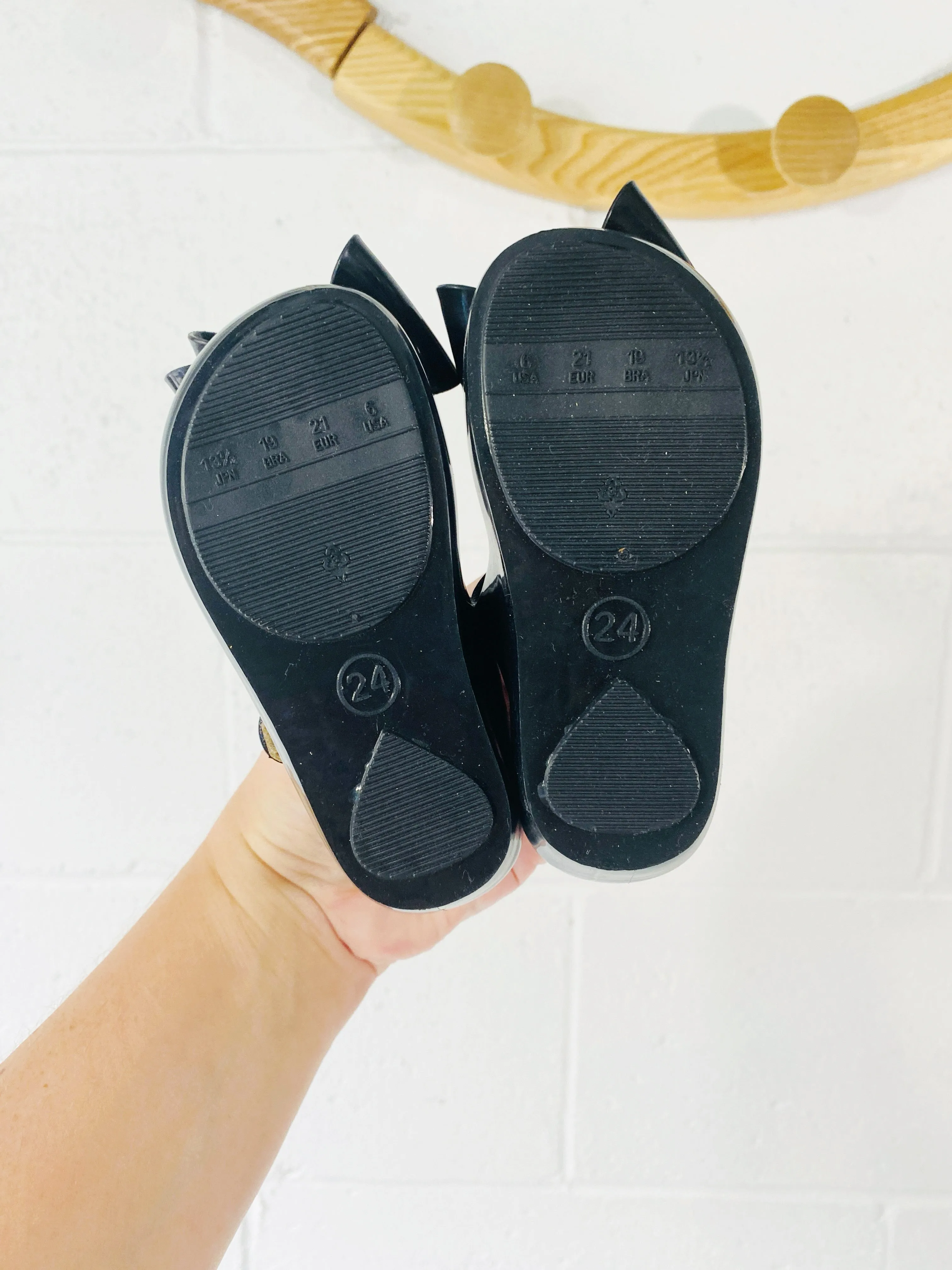 Mini Melissa Bow Mary Janes, size 6 (24)
